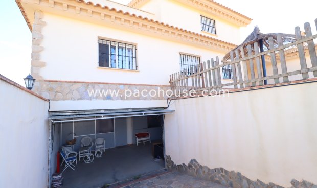 Resale - Villa -
Purias