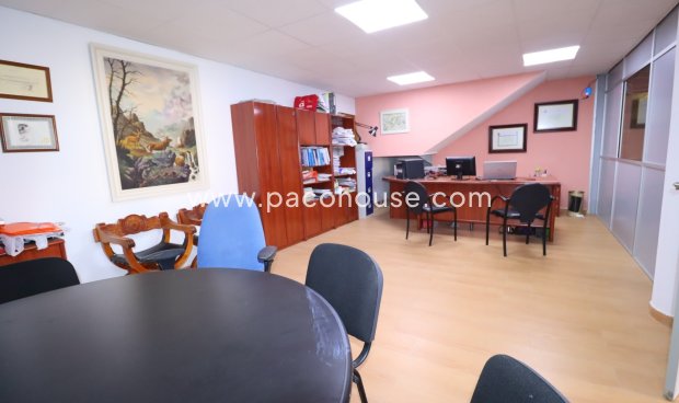 Resale - Villa -
Purias