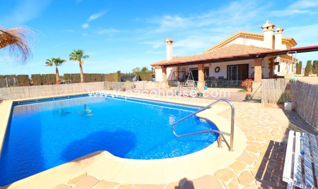 Resale - Villa -
Purias
