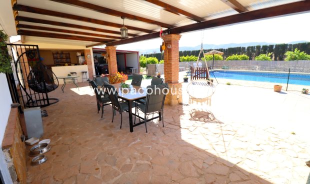 Resale - Villa -
Purias