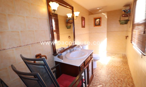 Resale - Villa -
Purias