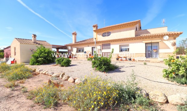 Resale - Villa -
Purias