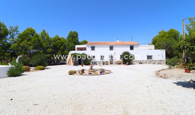 Resale - Cortijo -
Velez-Rubio