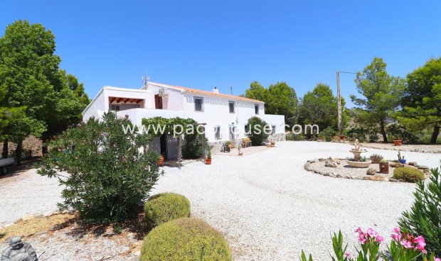 Resale - Cortijo -
Velez-Rubio